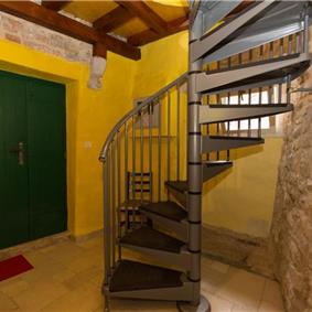 1 Bedroom Split-Level Apartment in Trogir Old Town, Sleeps 2 